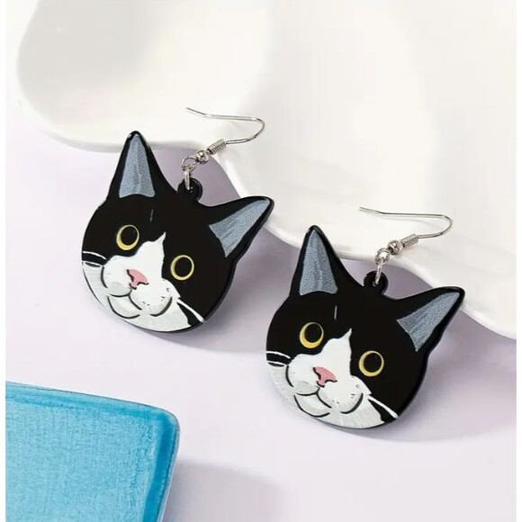 Cute Black White Cat Face Earrings 1.3 x 1.3 inches - Picture 1 of 7